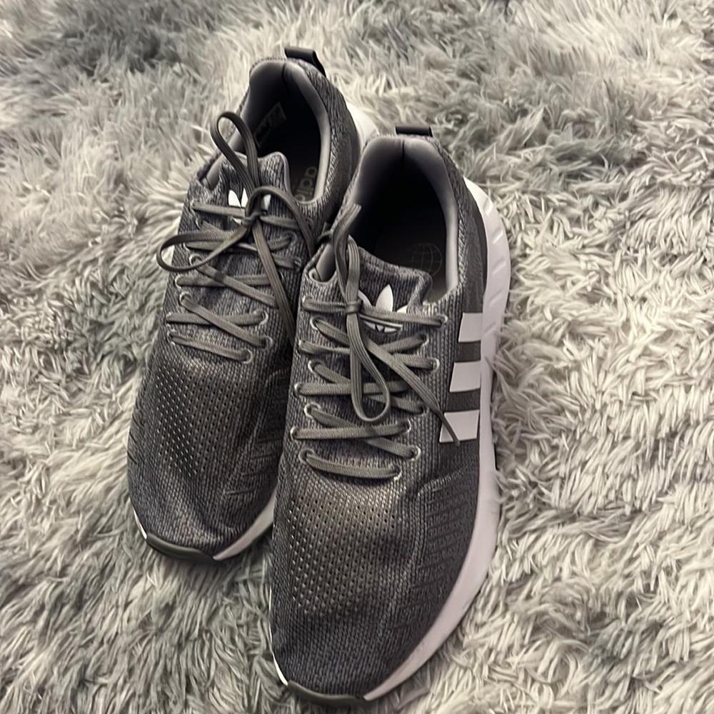 Running shoes - Picture 2 of 4